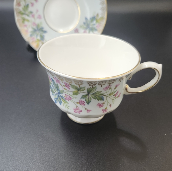 Queen Anne Bone China Tea cup and saucer - Picture 9 of 12